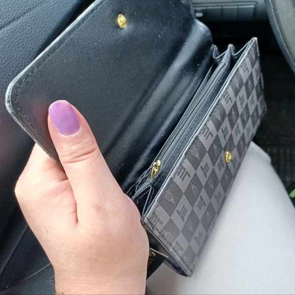 Wallett - Picture 6 of 6